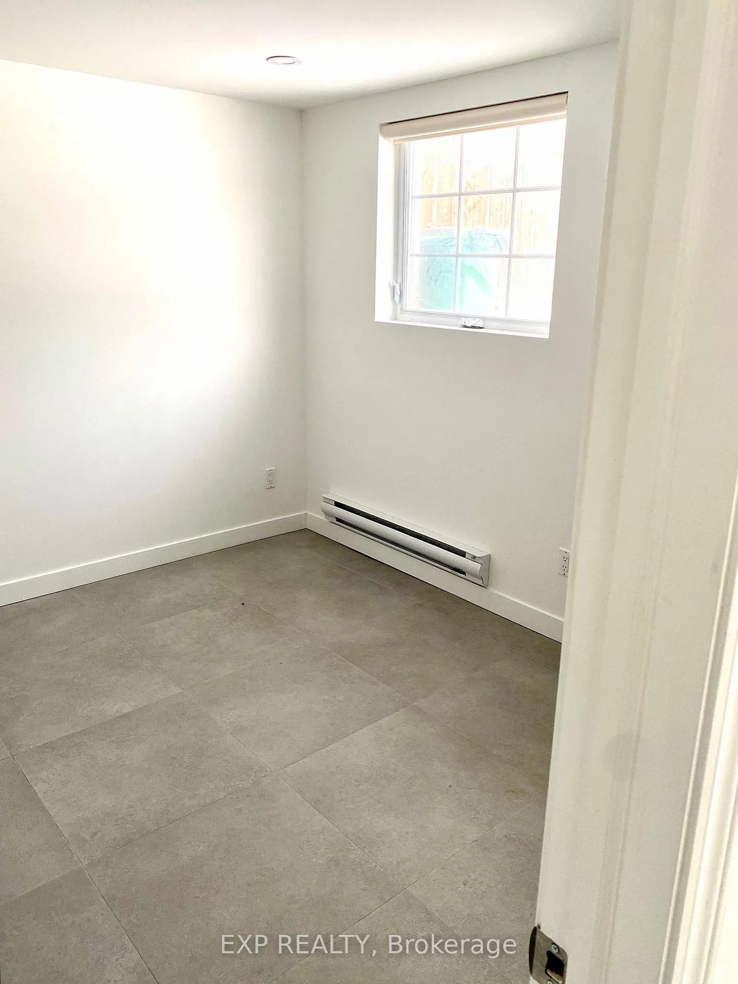 Photo 14 of 2042 Tawney Avenue, Ottawa, Hawthorne Meadows — HOMEH