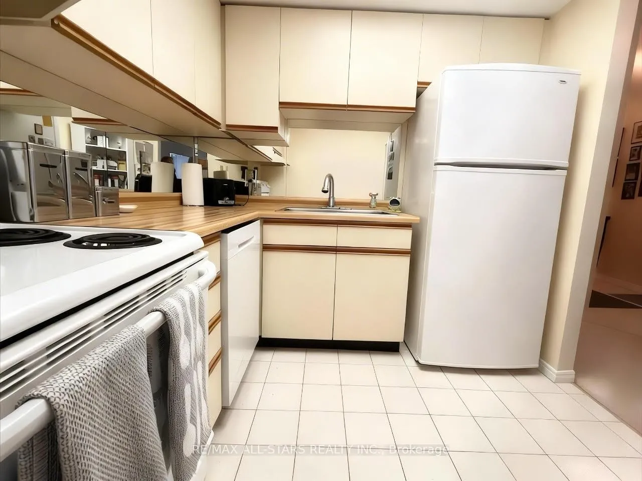 Photo 5 of Unit 103, 2 Heritage Way, Kawartha Lakes, Lindsay — HOMEH