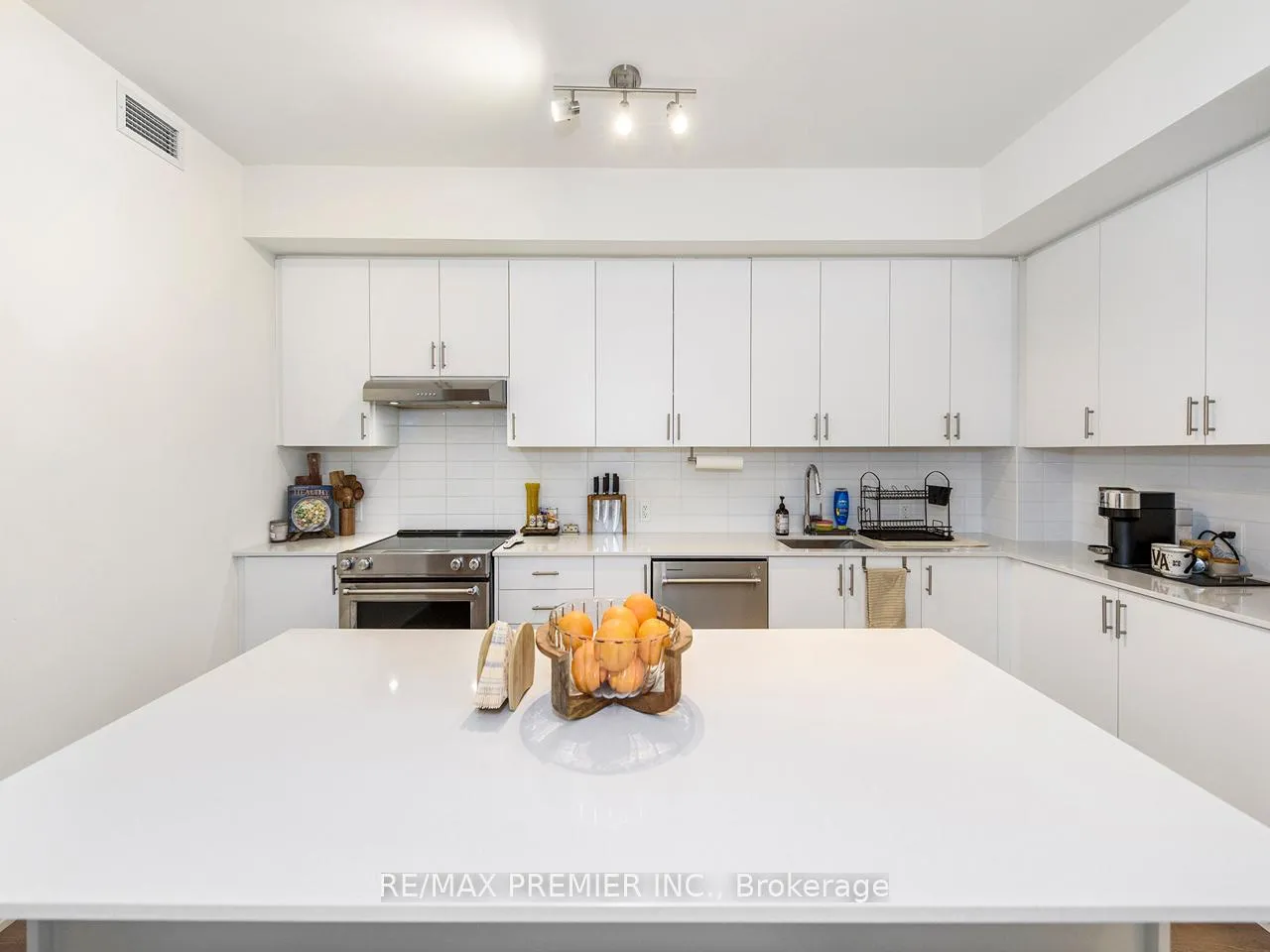 Photo 6 of Unit 412, 8960 Jane Street, Vaughan, Vellore Village — HOMEH