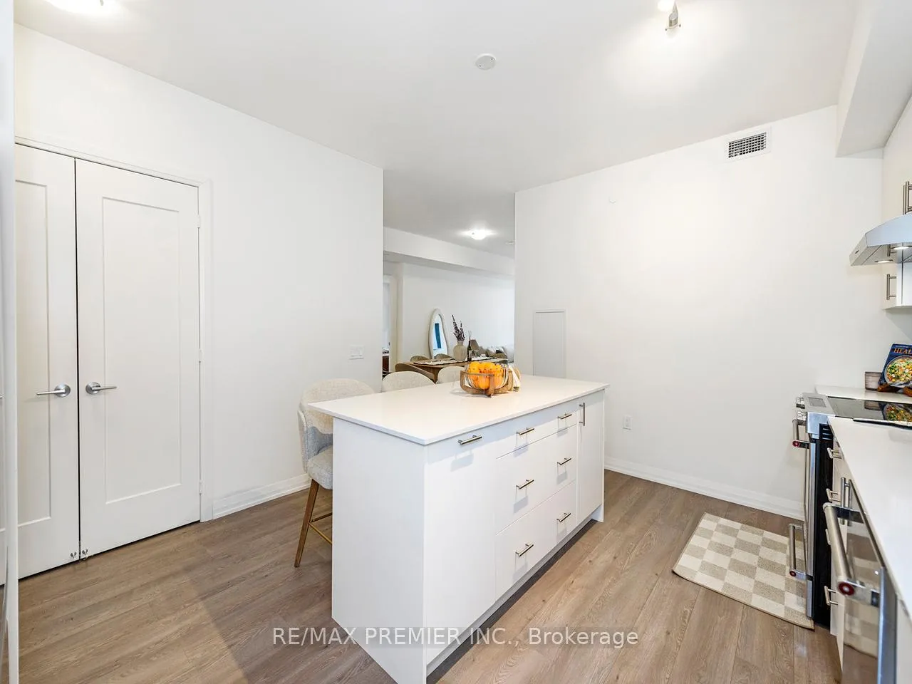 Photo 8 of Unit 412, 8960 Jane Street, Vaughan, Vellore Village — HOMEH