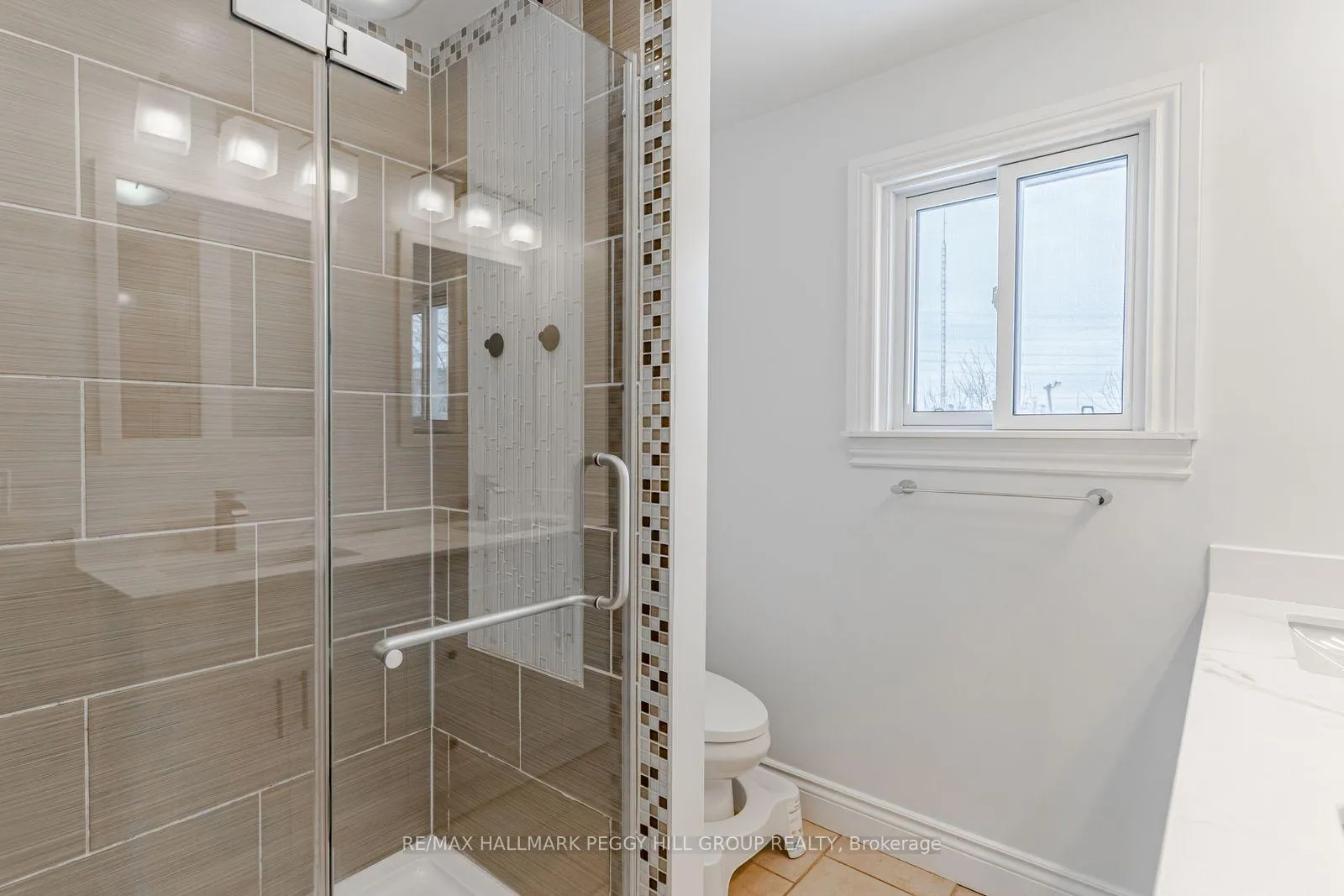 Photo 7 of 62 O'Shaughnessy Crescent, Barrie, Holly — HOMEH