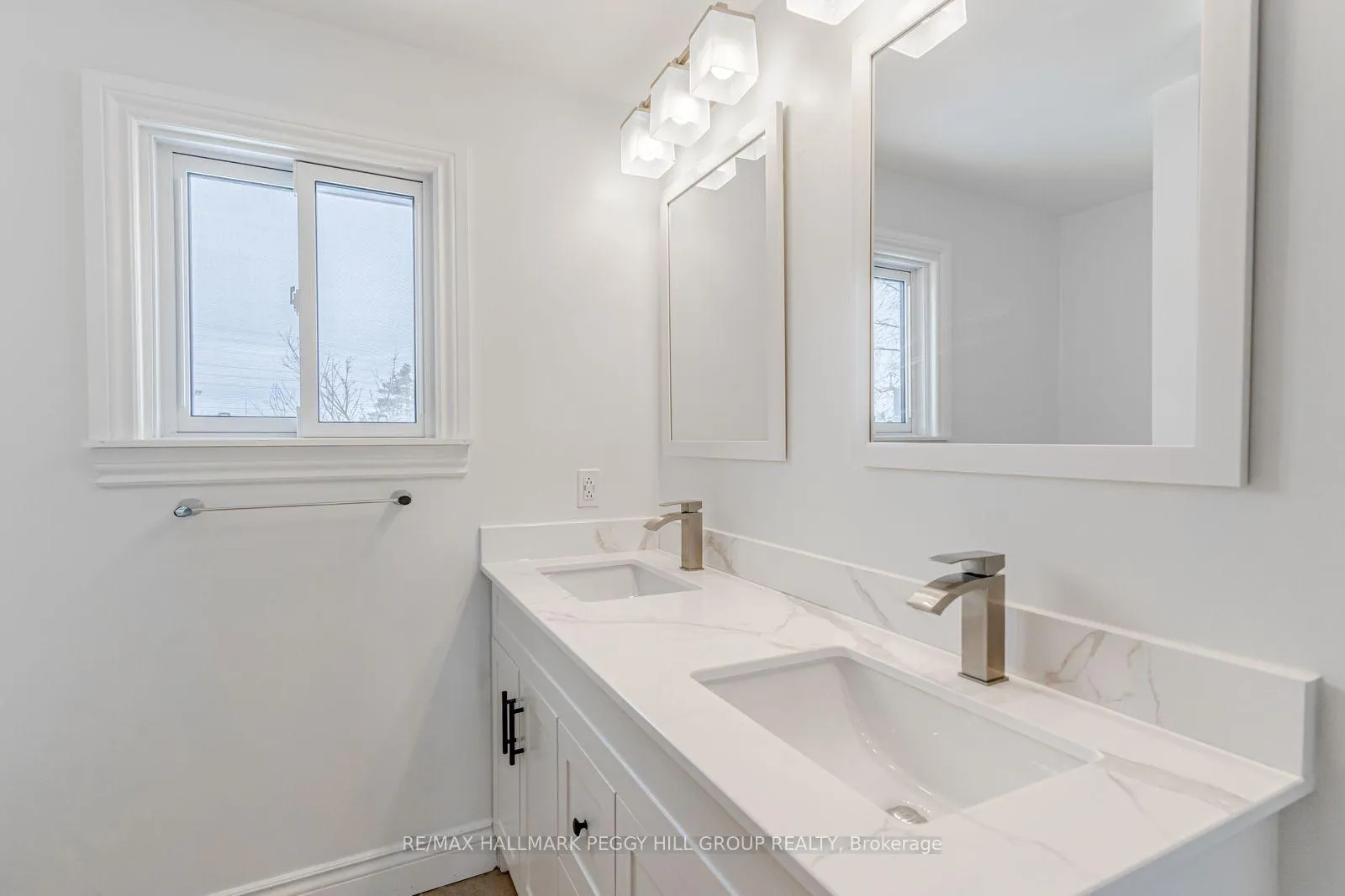 Photo 8 of 62 O'Shaughnessy Crescent, Barrie, Holly — HOMEH