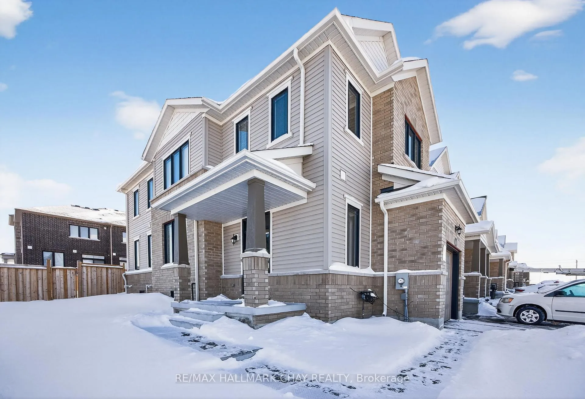 Photo 2 of 1 Milady Crescent, Barrie, Rural Barrie Southeast — HOMEH