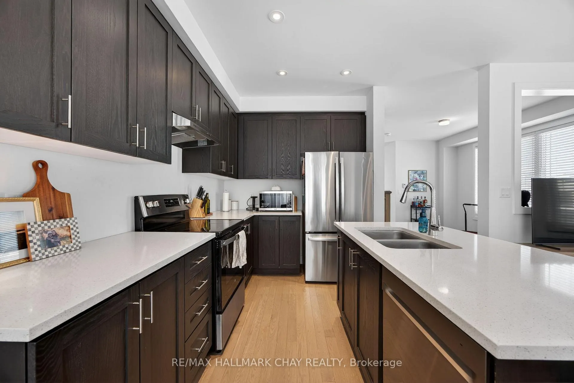 Photo 8 of 1 Milady Crescent, Barrie, Rural Barrie Southeast — HOMEH