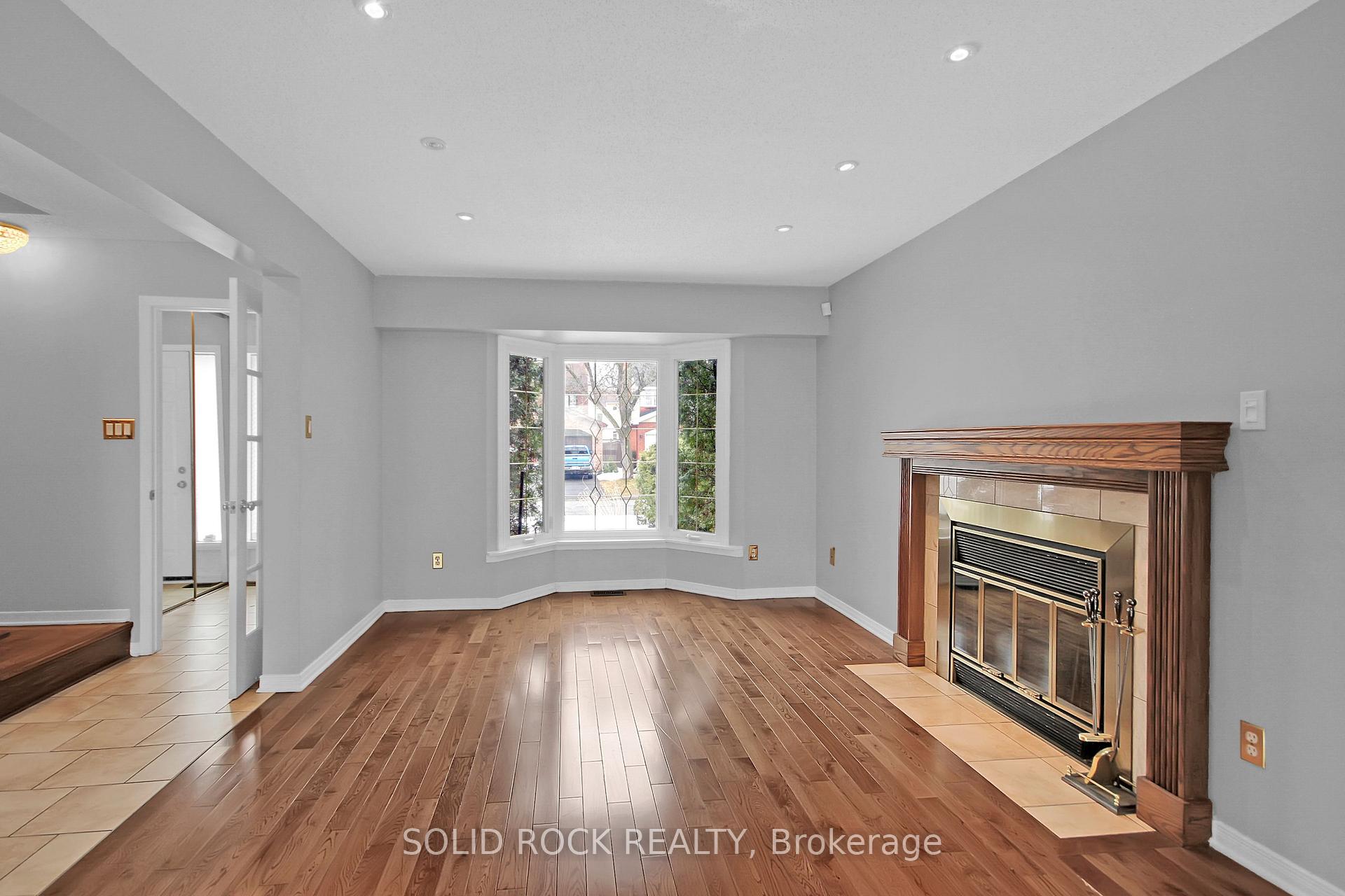Photo 5 of 12 Notman Way, Ottawa, Hunt Club Park — HOMEH
