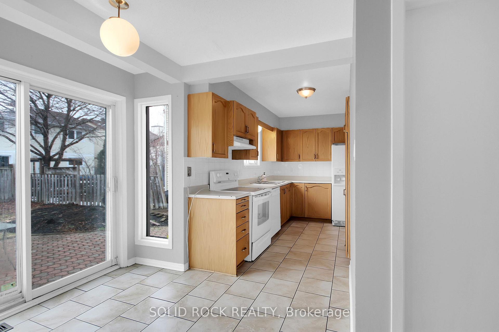 Photo 15 of 12 Notman Way, Ottawa, Hunt Club Park — HOMEH