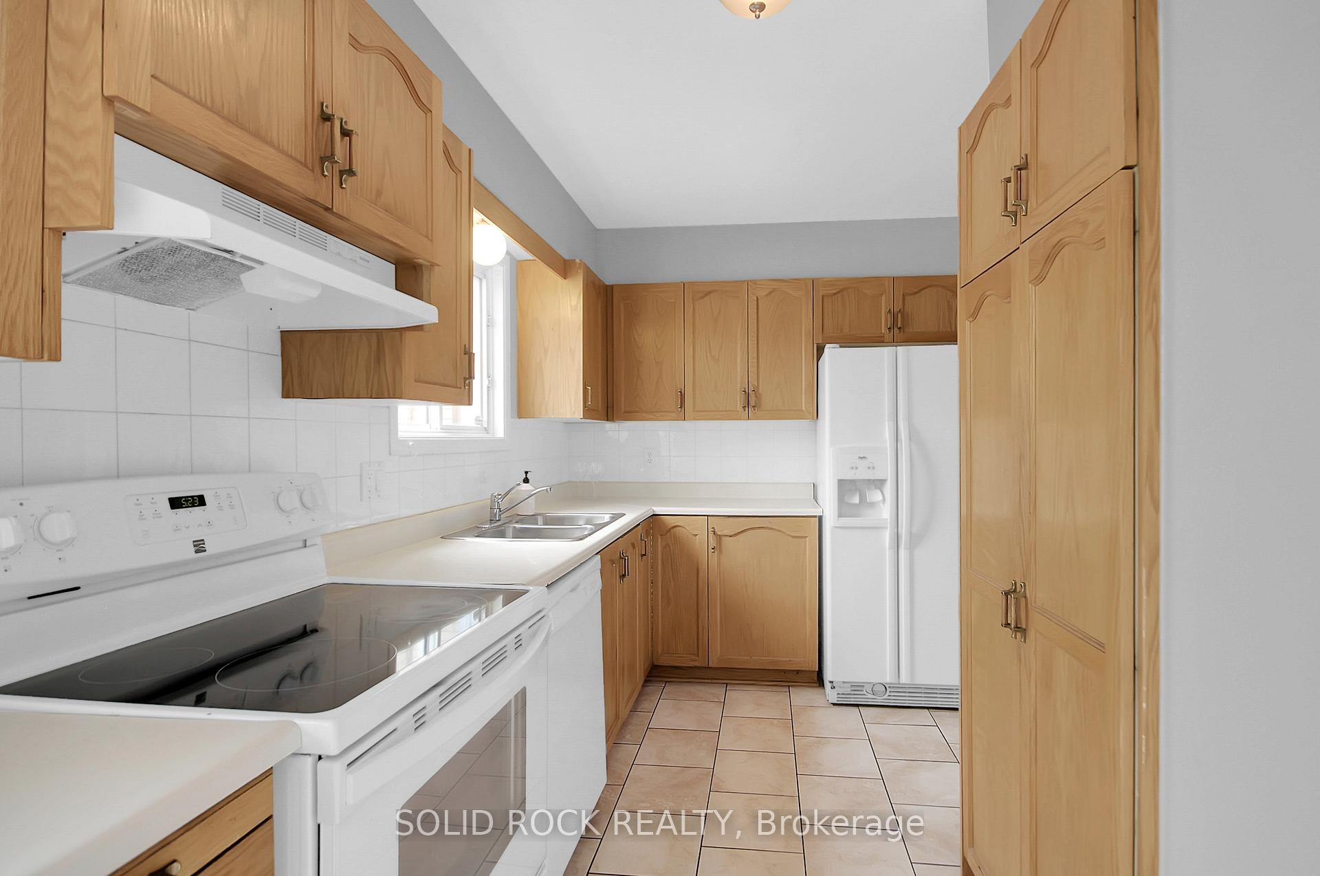 Photo 16 of 12 Notman Way, Ottawa, Hunt Club Park — HOMEH