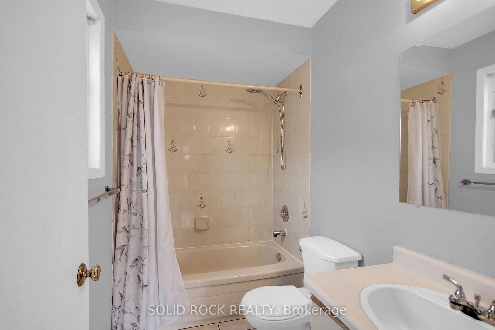 Photo 25 of 12 Notman Way, Ottawa, Hunt Club Park — HOMEH