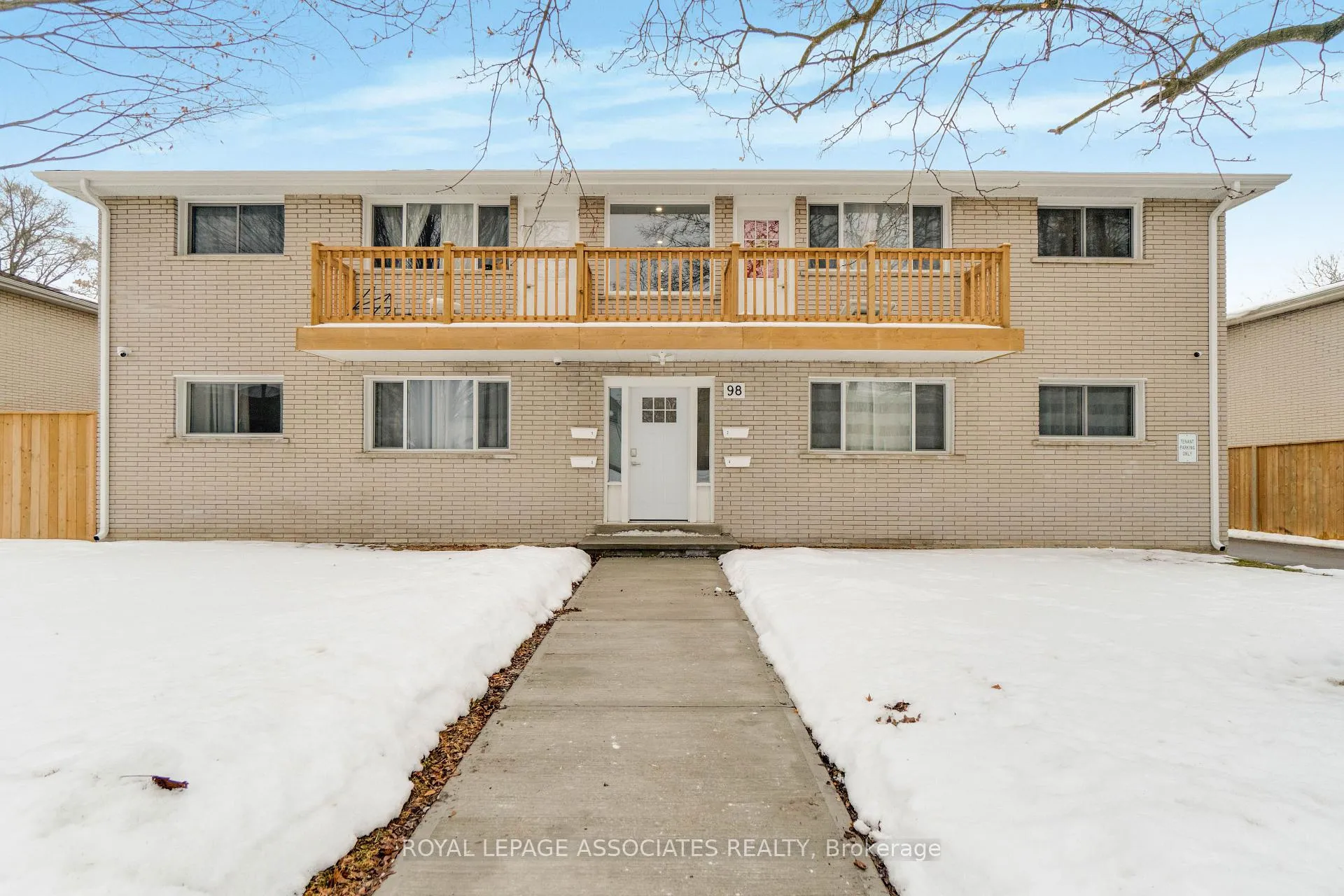 Photo 1 of 98 Sixth Avenue, Brantford, Eagle Place — HOMEH