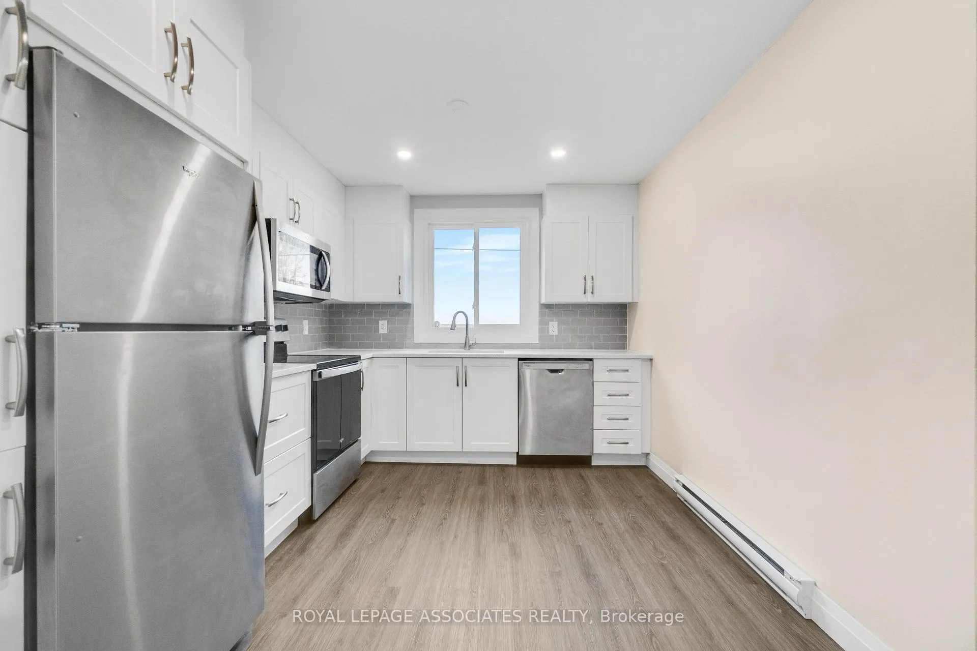 Photo 11 of 98 Sixth Avenue, Brantford, Eagle Place — HOMEH