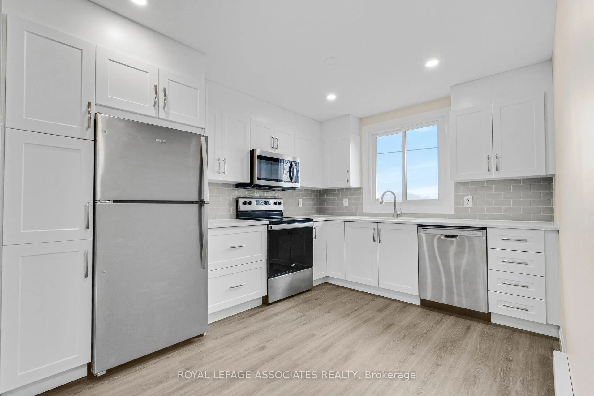 Photo 12 of 98 Sixth Avenue, Brantford, Eagle Place — HOMEH