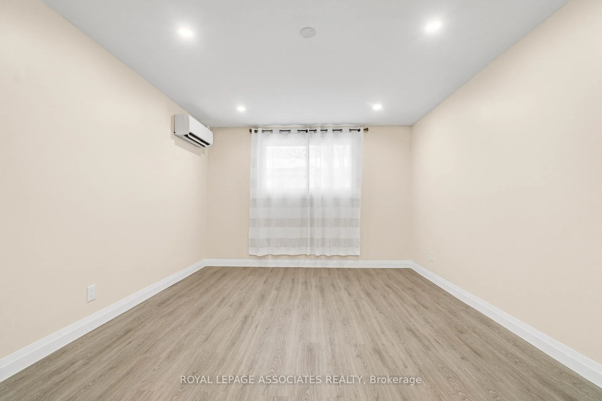 Photo 18 of 98 Sixth Avenue, Brantford, Eagle Place — HOMEH