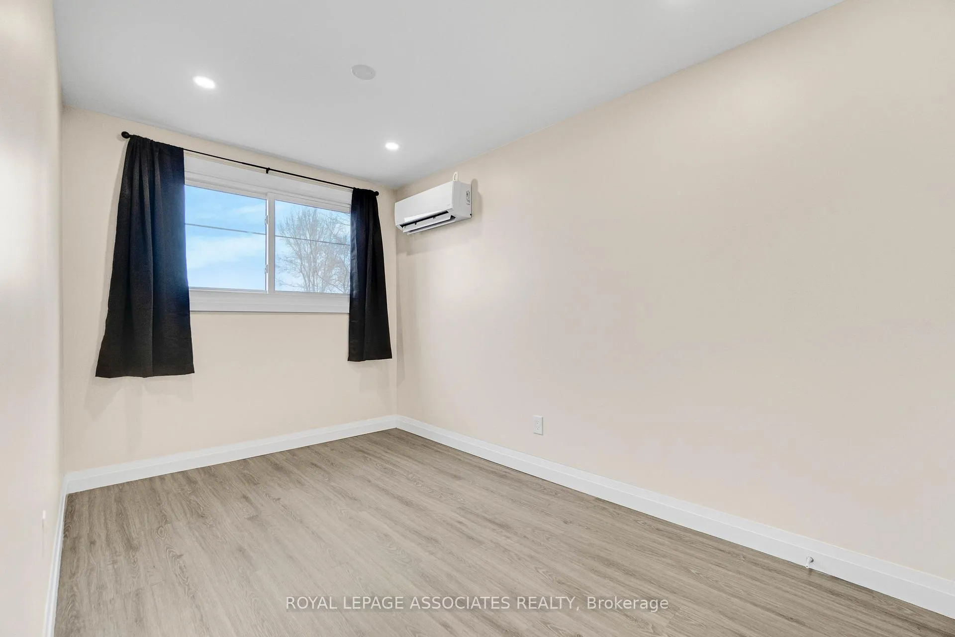 Photo 20 of 98 Sixth Avenue, Brantford, Eagle Place — HOMEH