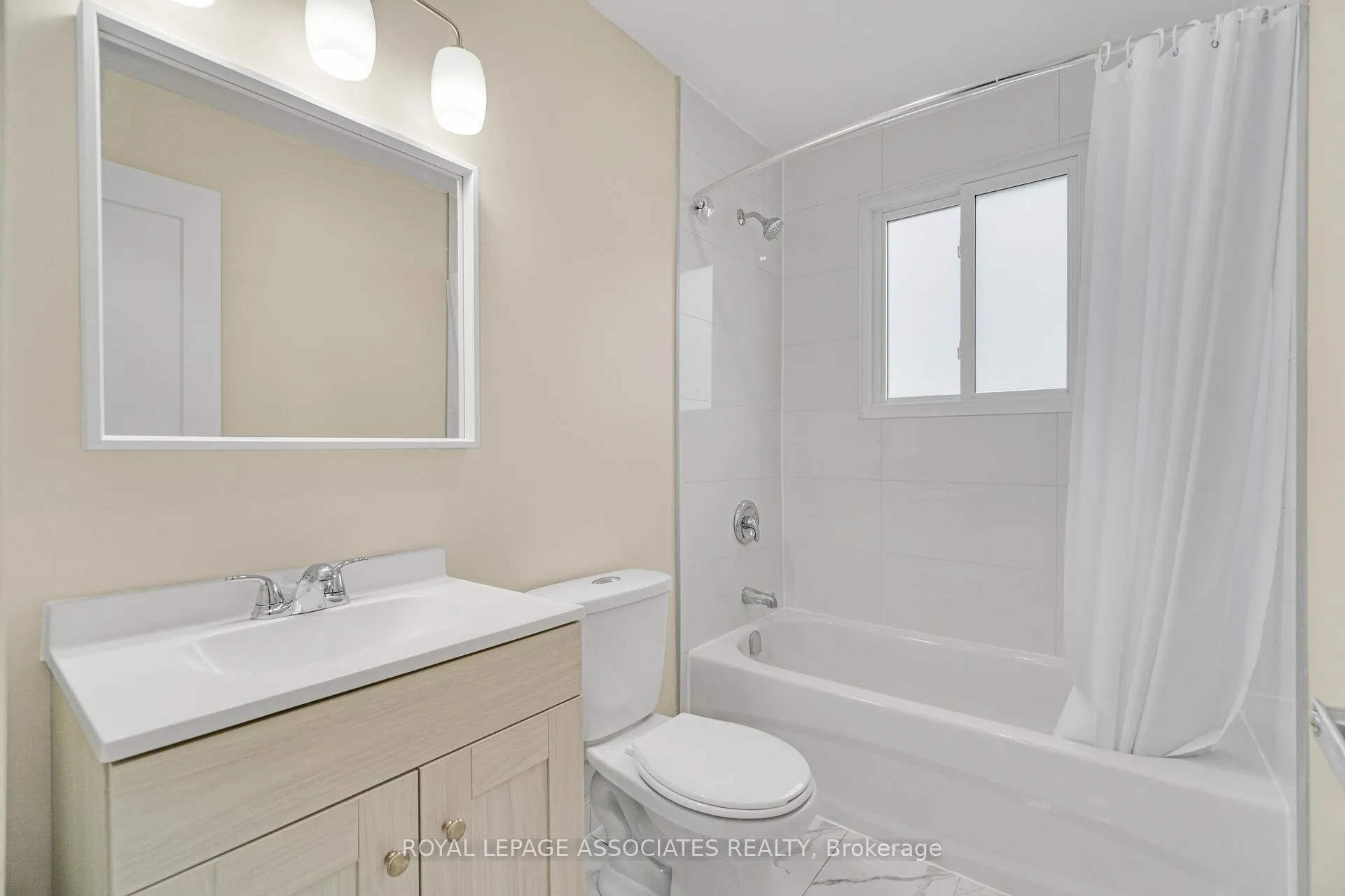 Photo 24 of 98 Sixth Avenue, Brantford, Eagle Place — HOMEH