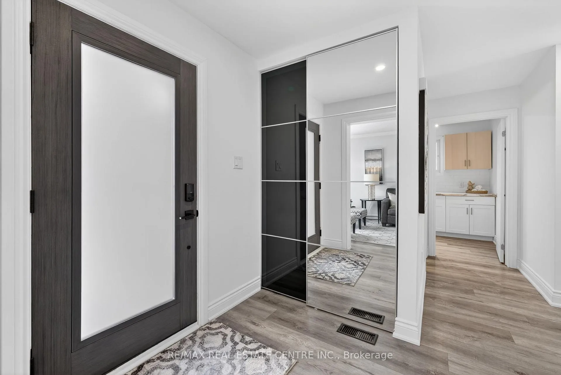 Photo 4 of 27 De Rose Avenue, Caledon, Bolton West — HOMEH