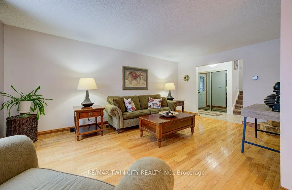 Photo 5 of 27 Erinbrook Drive, Kitchener — HOMEH