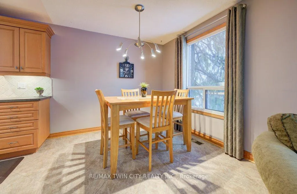 Photo 6 of 27 Erinbrook Drive, Kitchener — HOMEH