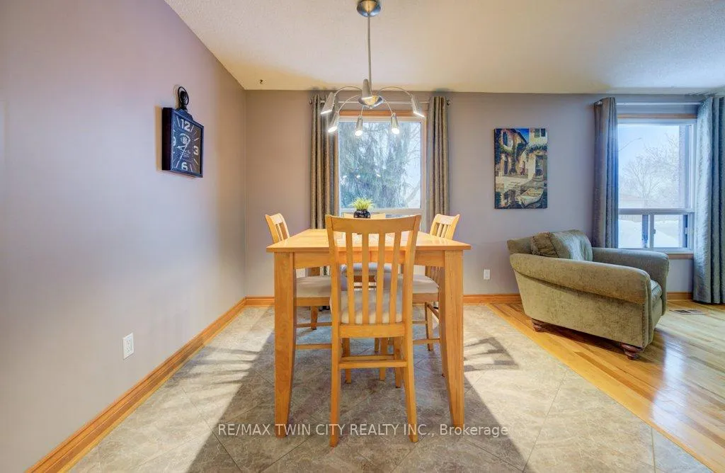 Photo 7 of 27 Erinbrook Drive, Kitchener — HOMEH