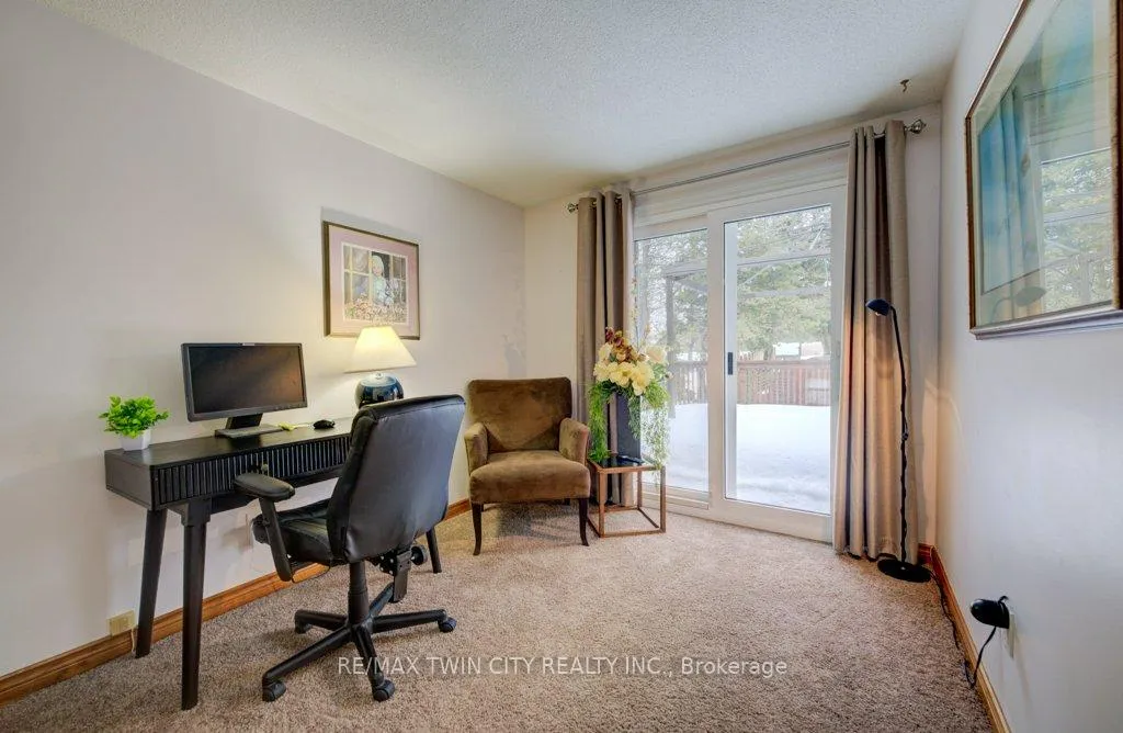 Photo 15 of 27 Erinbrook Drive, Kitchener — HOMEH