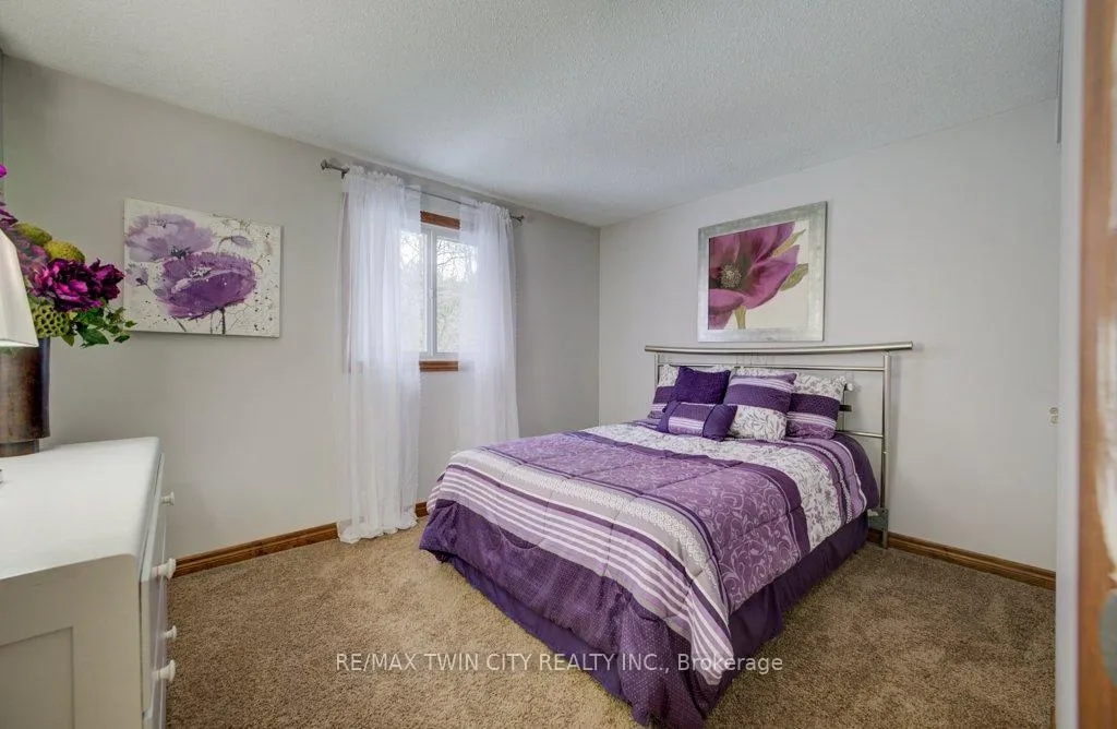 Photo 16 of 27 Erinbrook Drive, Kitchener — HOMEH