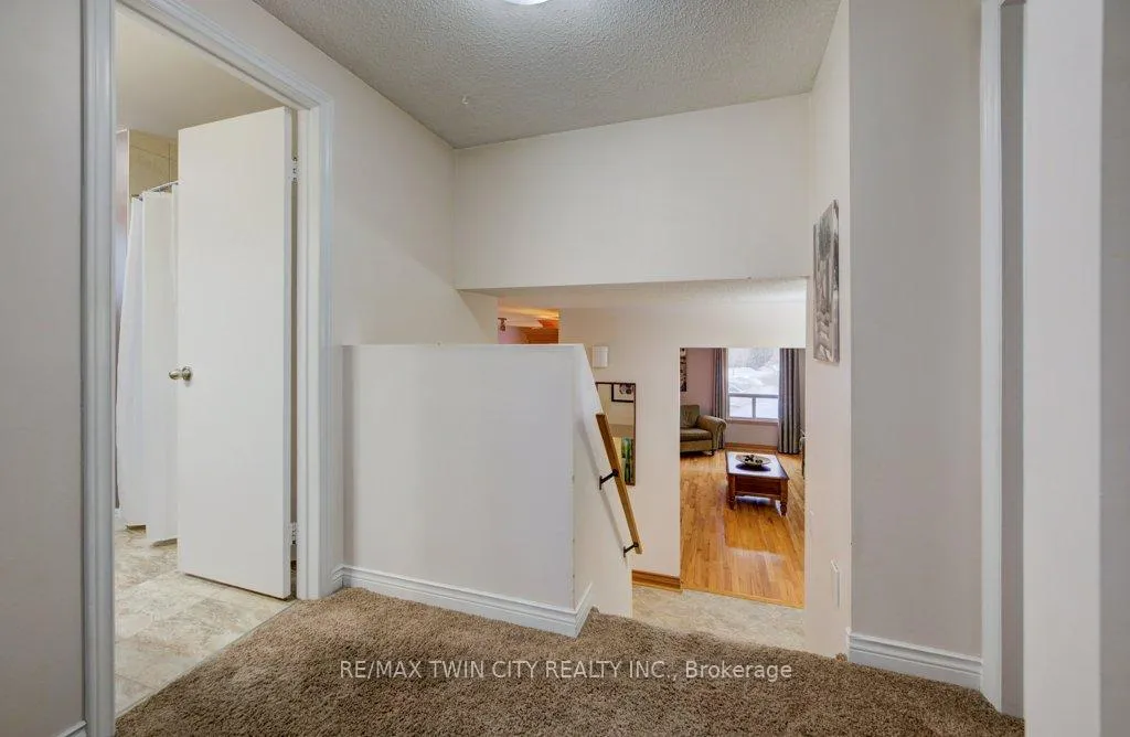 Photo 19 of 27 Erinbrook Drive, Kitchener — HOMEH