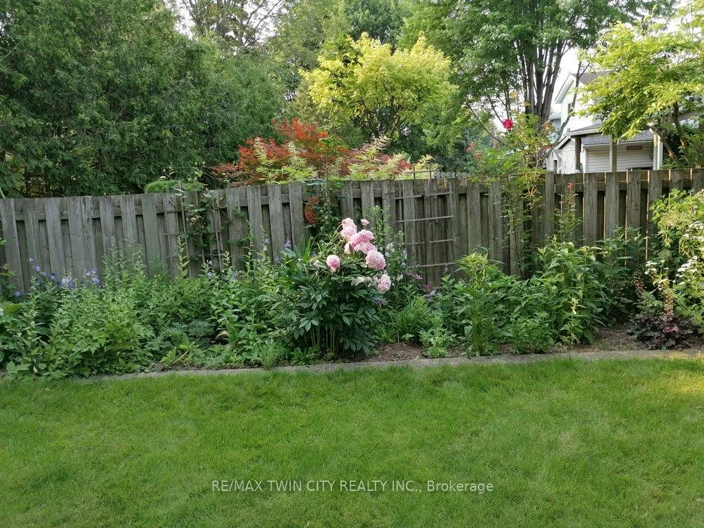 Photo 32 of 27 Erinbrook Drive, Kitchener — HOMEH