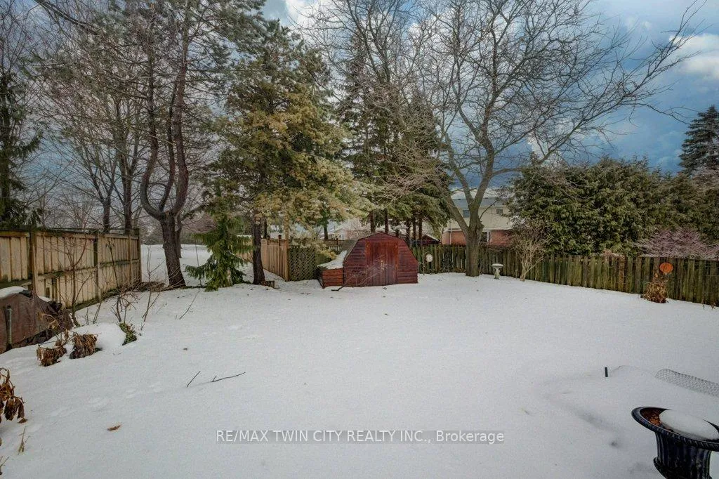 Photo 33 of 27 Erinbrook Drive, Kitchener — HOMEH