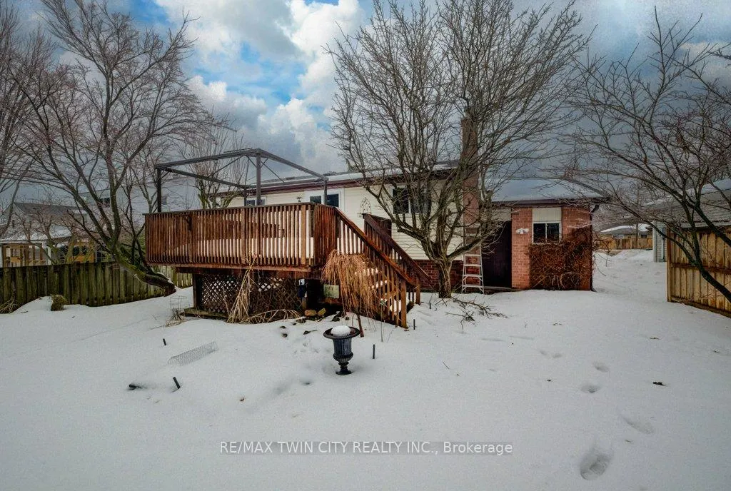 Photo 34 of 27 Erinbrook Drive, Kitchener — HOMEH