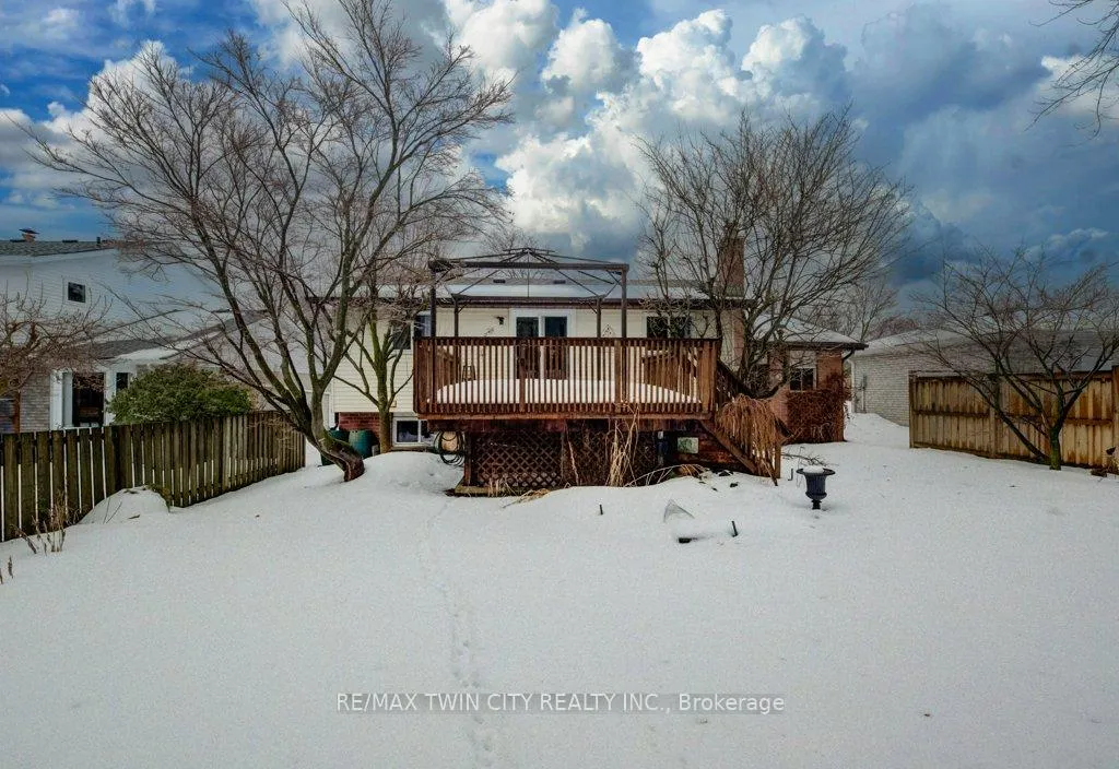 Photo 35 of 27 Erinbrook Drive, Kitchener — HOMEH