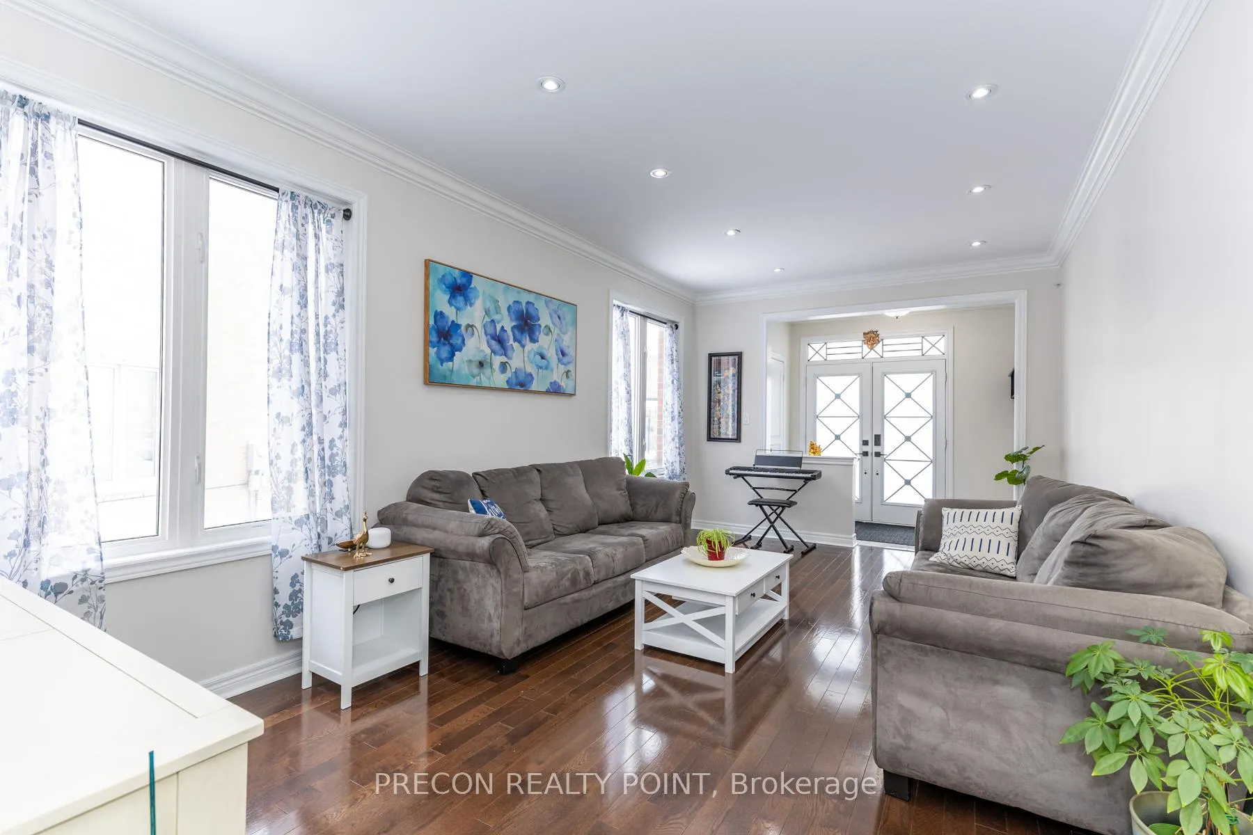 Photo 7 of 109 Roy Harper Avenue, Aurora, Rural Aurora — HOMEH