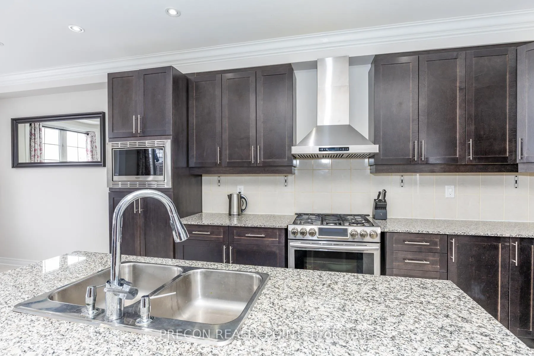 Photo 11 of 109 Roy Harper Avenue, Aurora, Rural Aurora — HOMEH