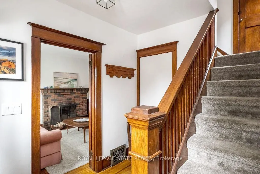 Photo 4 of 131 Barclay Street, Hamilton, Westdale — HOMEH