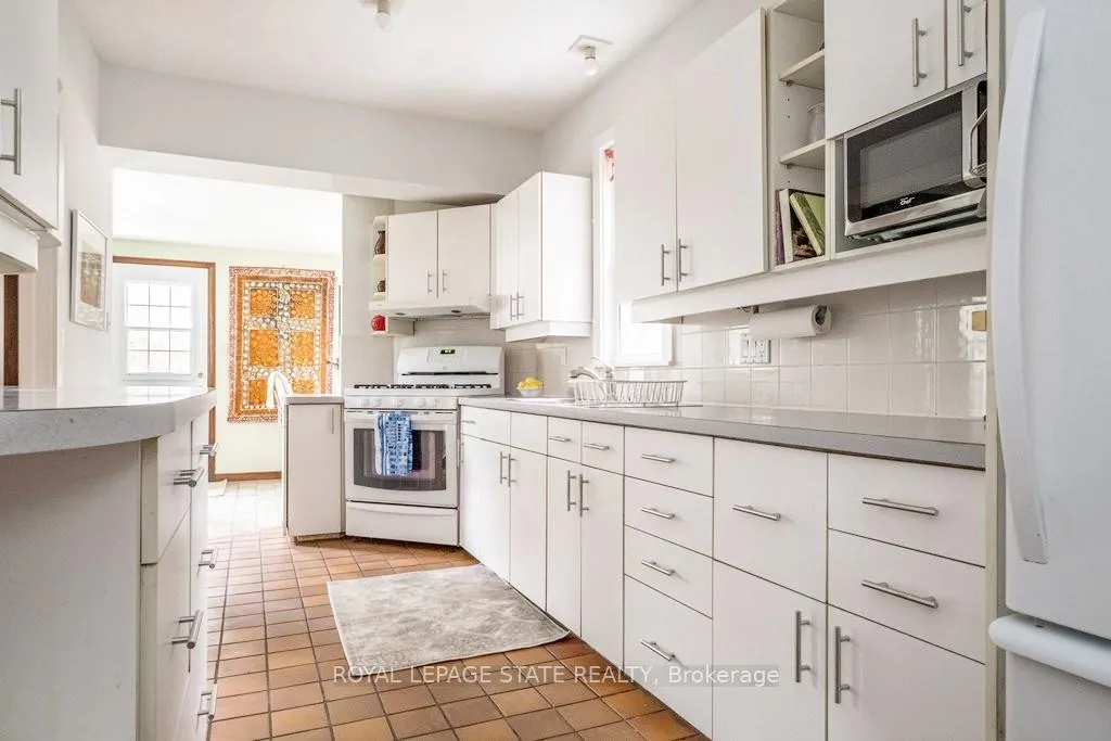 Photo 14 of 131 Barclay Street, Hamilton, Westdale — HOMEH