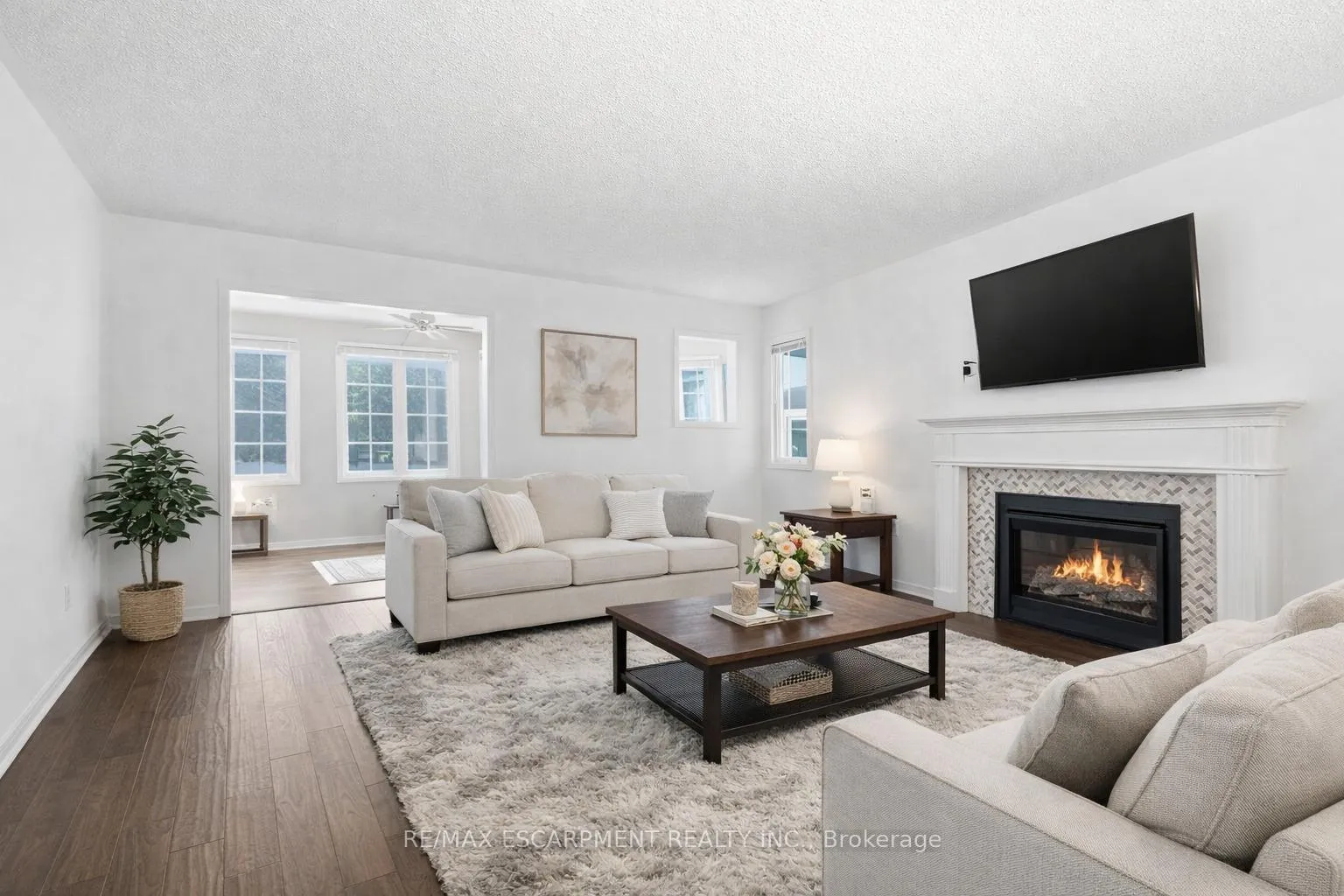 Photo 2 of 360 Silverbirch Boulevard, Hamilton, Villages of Glancaster — HOMEH