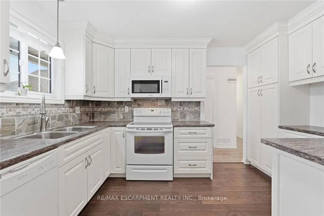 Photo 7 of 360 Silverbirch Boulevard, Hamilton, Villages of Glancaster — HOMEH