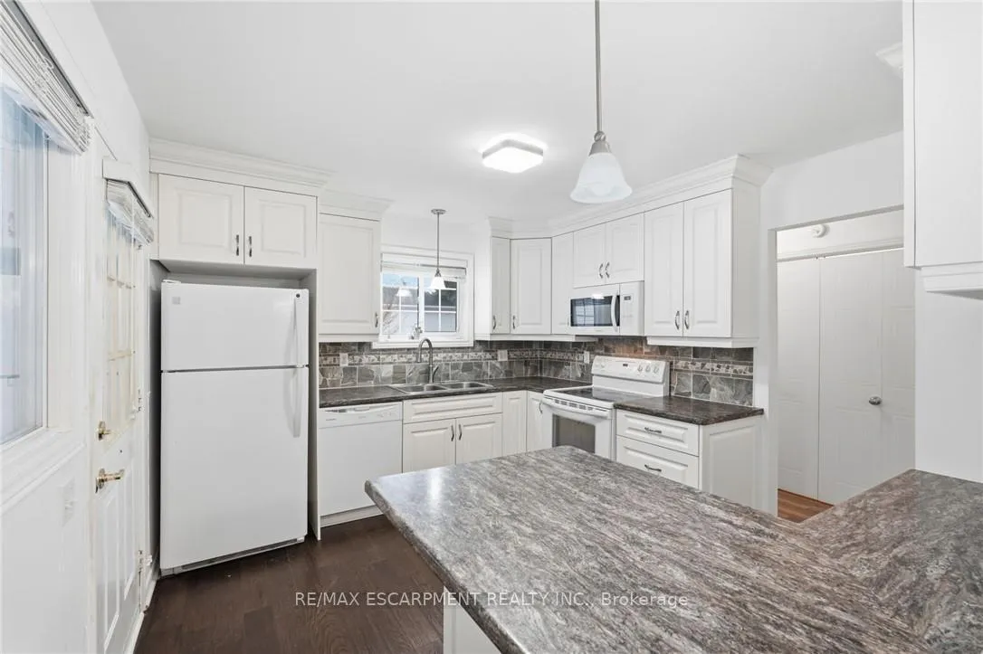 Photo 10 of 360 Silverbirch Boulevard, Hamilton, Villages of Glancaster — HOMEH