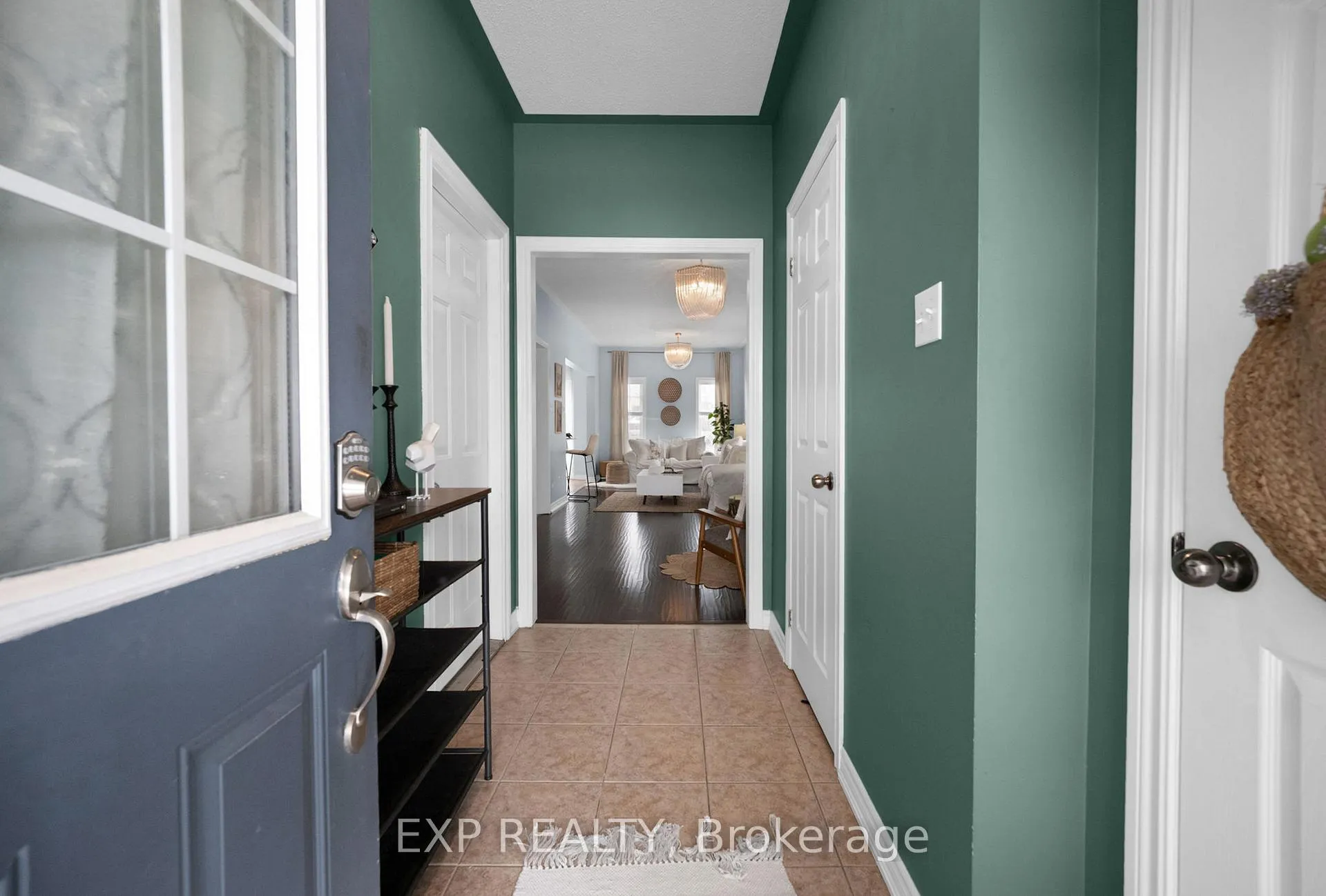 Photo 2 of 34 Taft Place, Clarington, Bowmanville — HOMEH