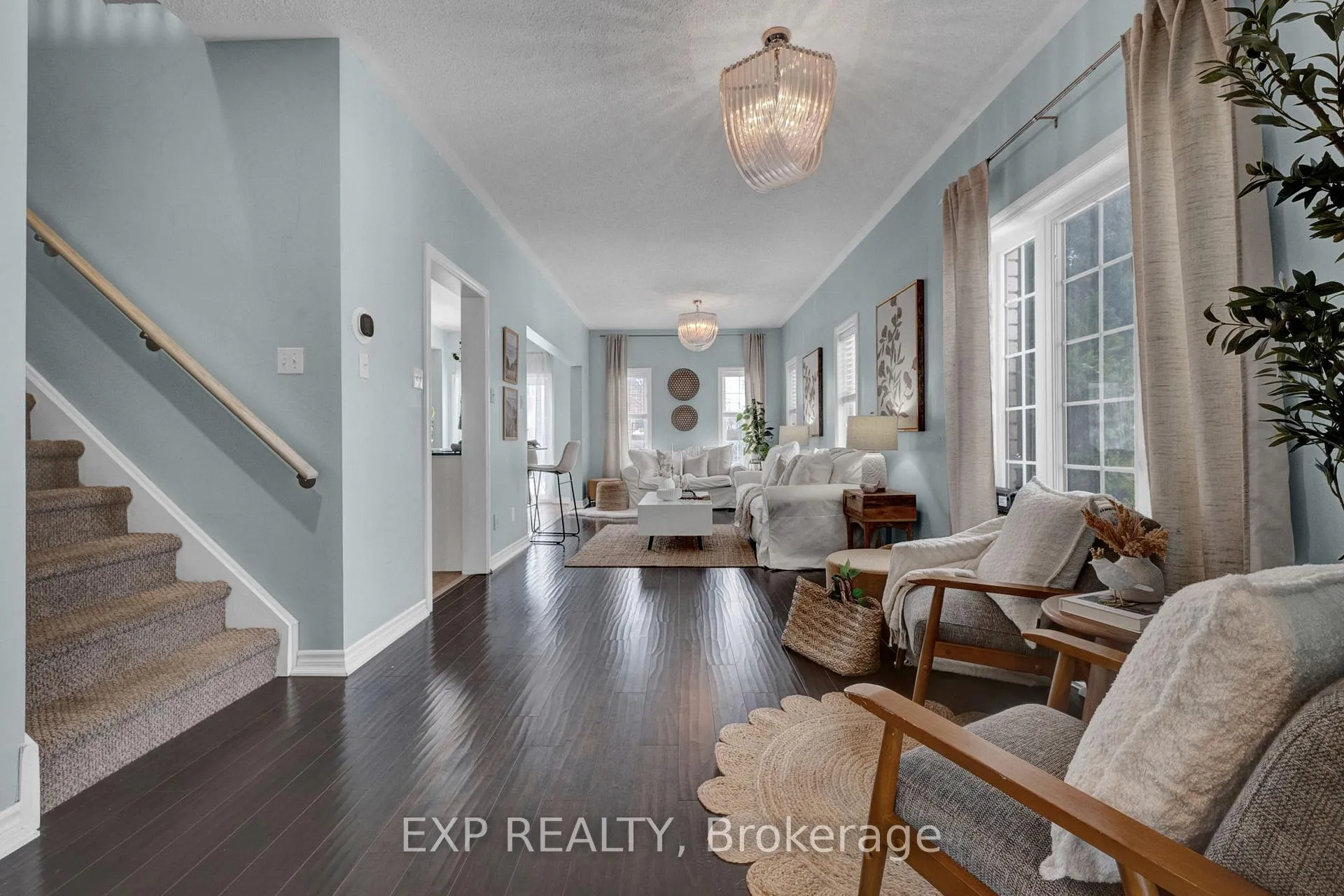 Photo 3 of 34 Taft Place, Clarington, Bowmanville — HOMEH