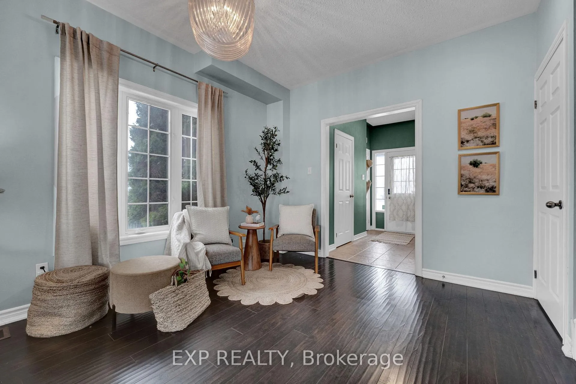Photo 5 of 34 Taft Place, Clarington, Bowmanville — HOMEH