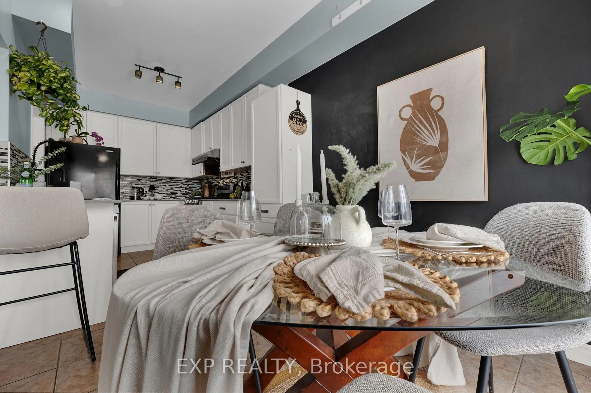 Photo 9 of 34 Taft Place, Clarington, Bowmanville — HOMEH