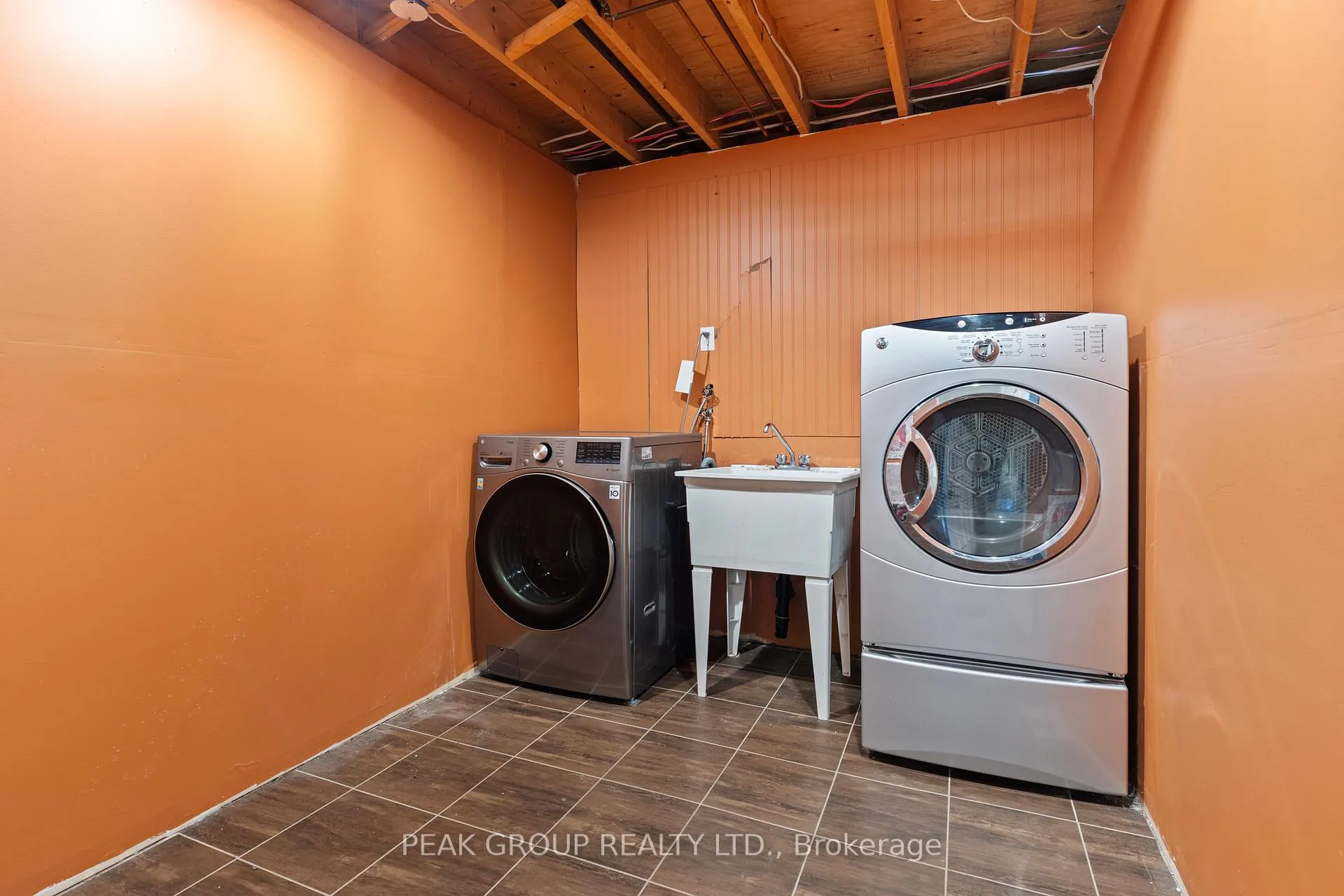 Photo 11 of 3387 Cardinal Drive, Niagara Falls, Mt. Carmel — HOMEH