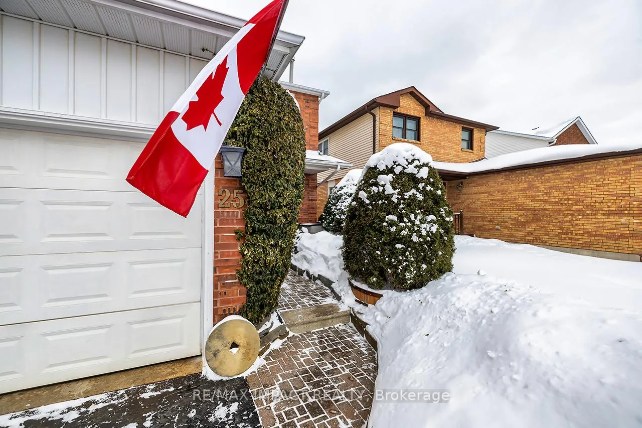 Photo 2 of 25 Soper Creek Drive, Clarington, Bowmanville — HOMEH