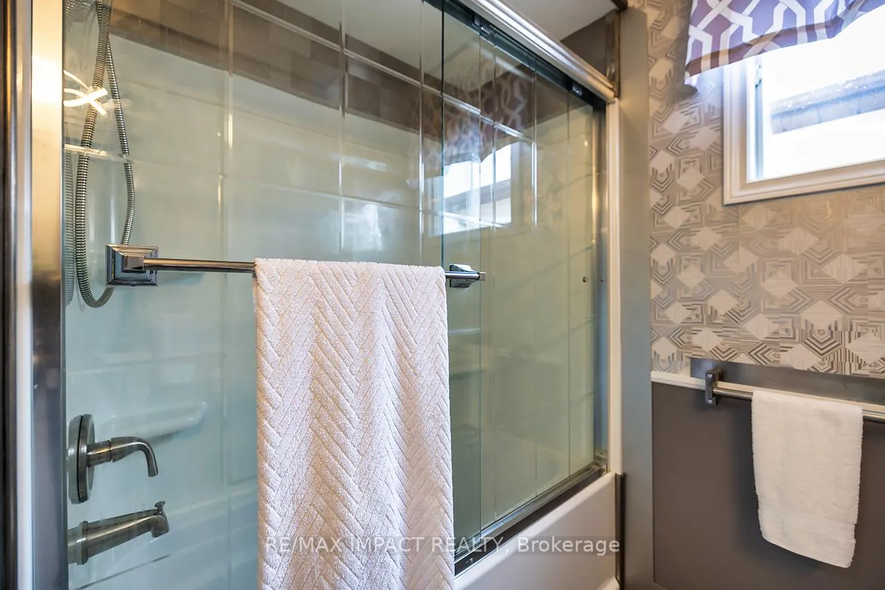 Photo 12 of 25 Soper Creek Drive, Clarington, Bowmanville — HOMEH