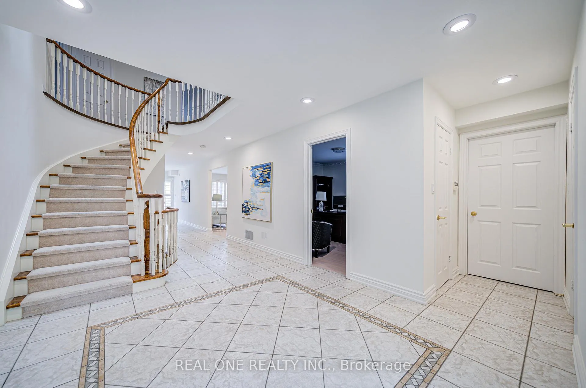 Photo 4 of 27 Binscarth Crescent, Vaughan, Uplands — HOMEH