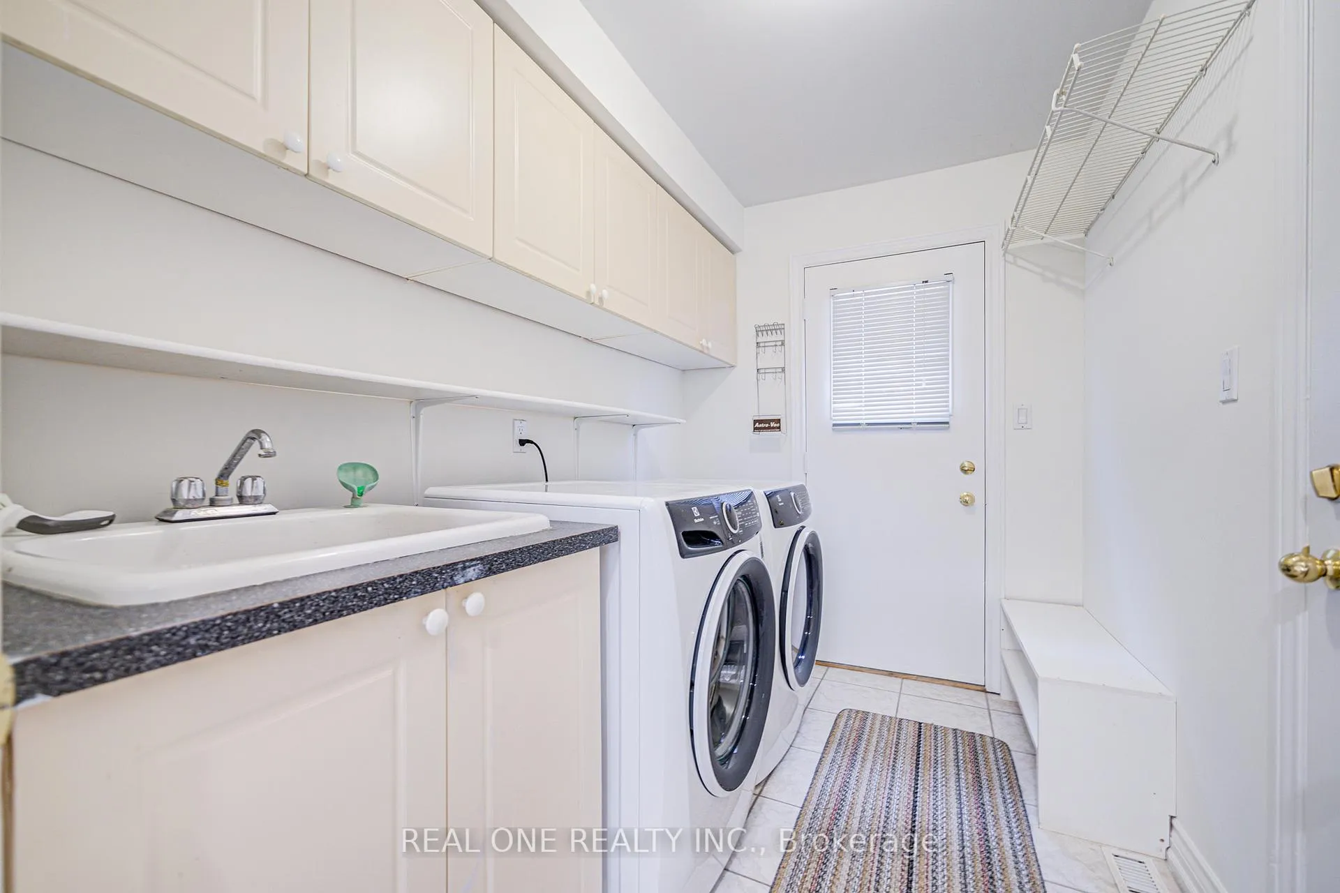 Photo 5 of 27 Binscarth Crescent, Vaughan, Uplands — HOMEH