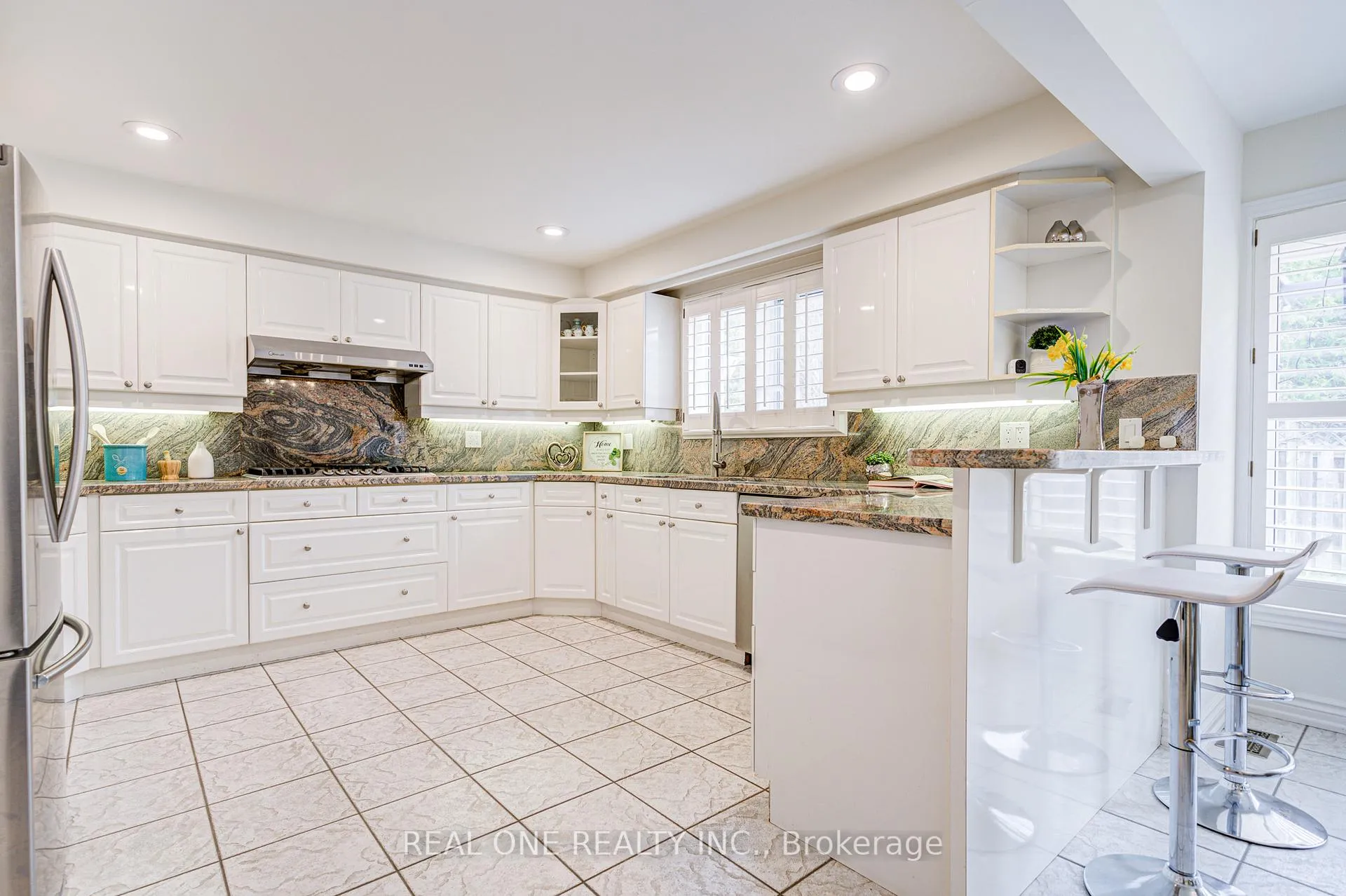 Photo 15 of 27 Binscarth Crescent, Vaughan, Uplands — HOMEH