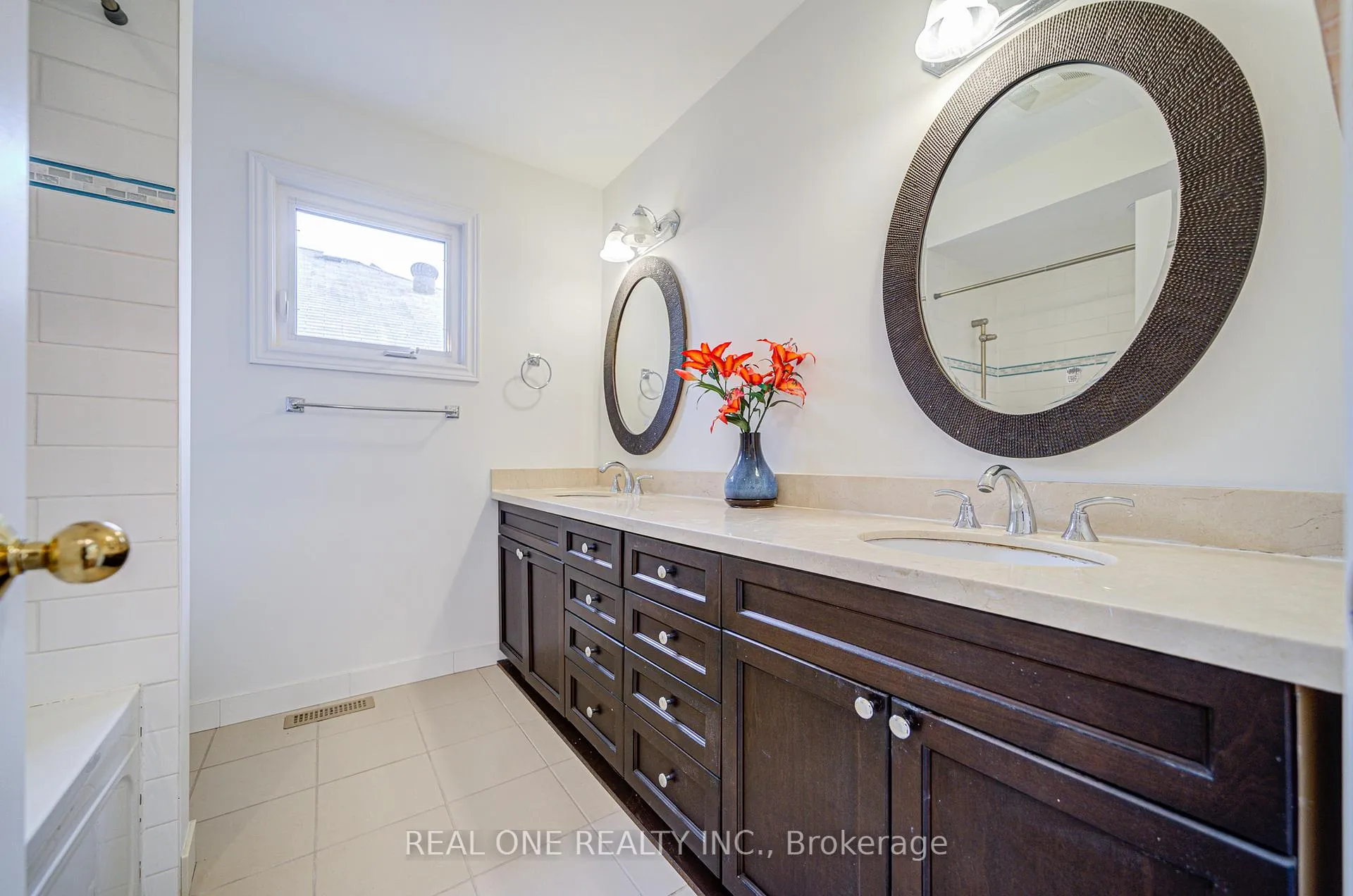 Photo 37 of 27 Binscarth Crescent, Vaughan, Uplands — HOMEH