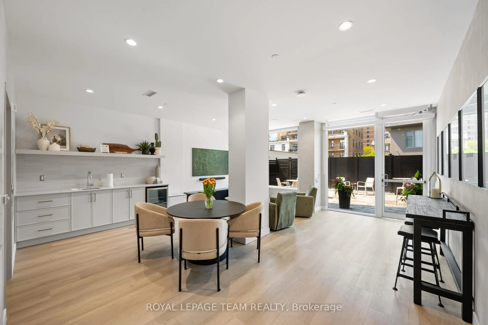 Photo 5 of Unit 406, 398 Roosevelt Avenue, Ottawa, Westboro West — HOMEH