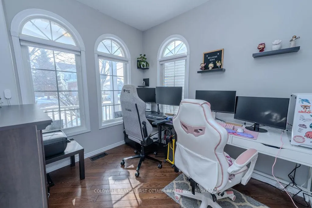 Photo 2 of 554 Freeman Crescent, Kingston, Kingston East (Incl Barret Crt) — HOMEH
