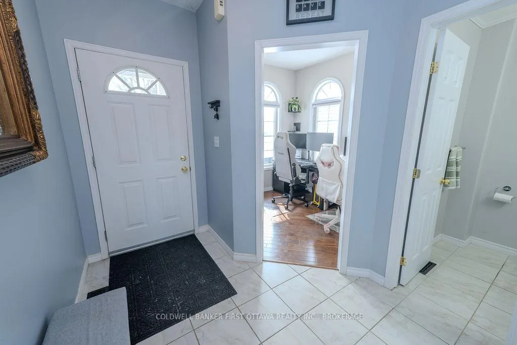 Photo 3 of 554 Freeman Crescent, Kingston, Kingston East (Incl Barret Crt) — HOMEH